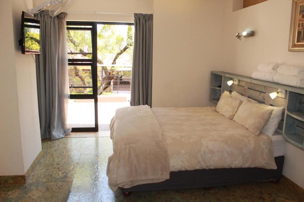 Room at Home @ Harry's in Centurion, photo 1