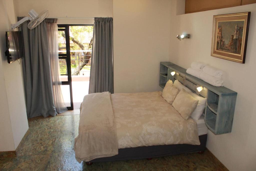 Room at Home @ Harry's in Centurion, photo 3